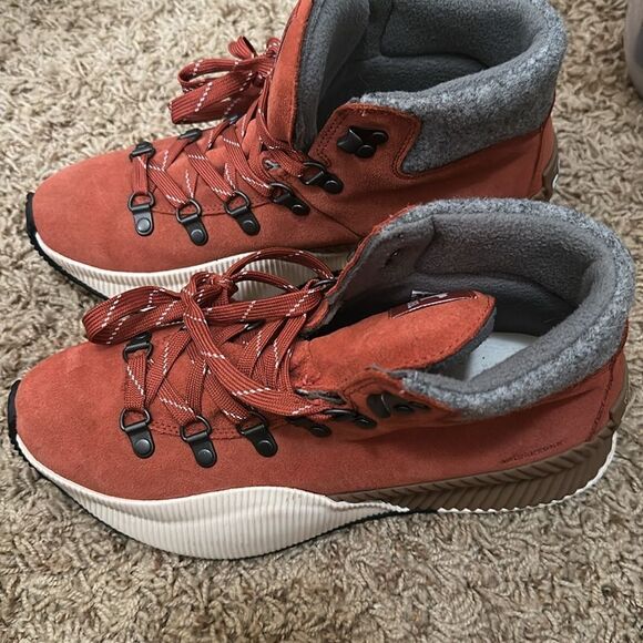 Sorel - Out N About III Conquest Waterproof Boots for Women in Warp Red | 8 - Picture 3 of 7